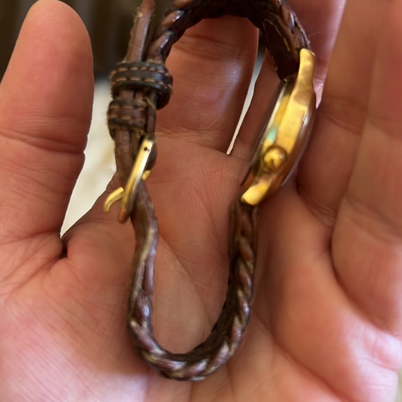 Women’s guess watch in the glow - Picture 4 of 6